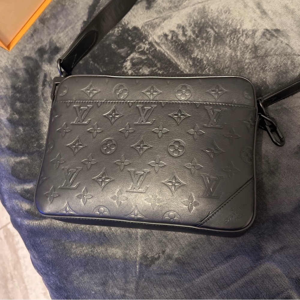 Louis Vuitton Duo Messenger Black